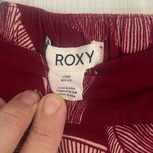 Roxy Cover up wide leg elastic pants. Red with tan palm print. Like new.